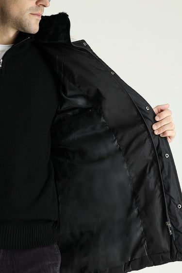 Siyah Kapüşonlu Şişme Kaban