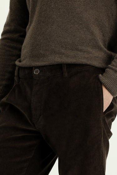 Koyu Kahve Relaxed Fit Rahat Kesim Likralı Pileli Kadife Pantolon