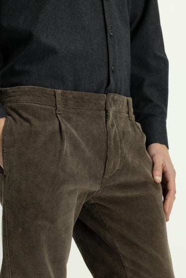 Koyu Vizon Regular Fit Likralı Pileli Kadife Pantolon