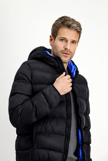 Siyah Kapüşonlu Çantalı Spor Şişme Mont