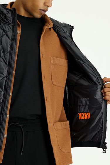 Siyah Kapüşonlu Kapitone Spor Yelek