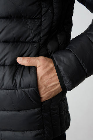 Siyah Dik Yaka Fermuarlı Cepli Rüzgara Dayanıklı Sıcak Tutan Kapitone Spor Mont