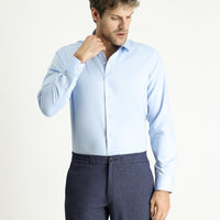 Uçuk Mavi Uzun Kol Slim Fit Dar Kesim Non Iron Klasik Pamuklu Gömlek