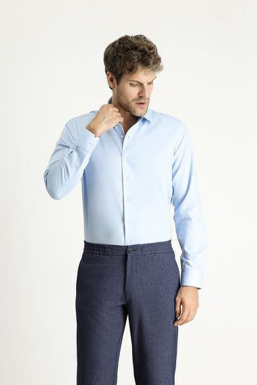 Uçuk Mavi Uzun Kol Slim Fit Dar Kesim Non Iron Klasik Pamuklu Gömlek