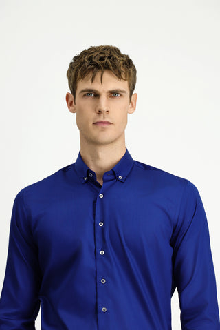 Orta Lacivert Uzun Kol Slim Fit Dar Kesim Non Iron Ütü Gerektirmeyen Pamuklu Düğmeli Yaka Gömlek