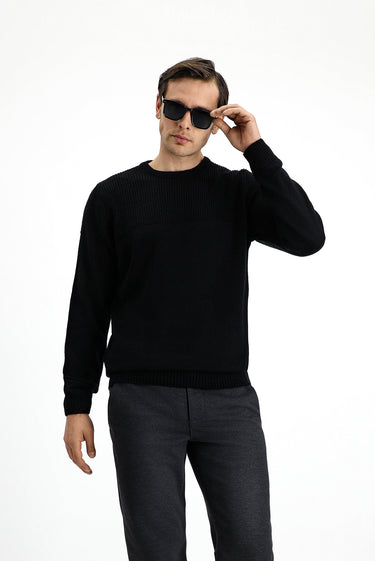 Siyah Bisiklet Yaka Regular Fit Desenli Triko Kazak