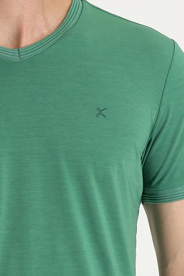 Orman Yeşili V Yaka Slim Fit Dar Kesim Nakışlı Tişört