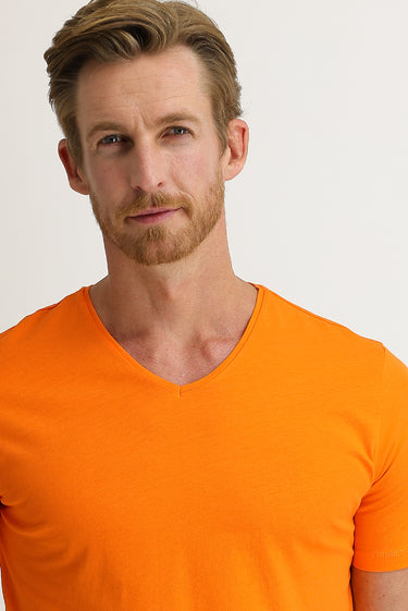 Açık Turuncu V Yaka Slim Fit Dar Kesim Pamuk Tişört