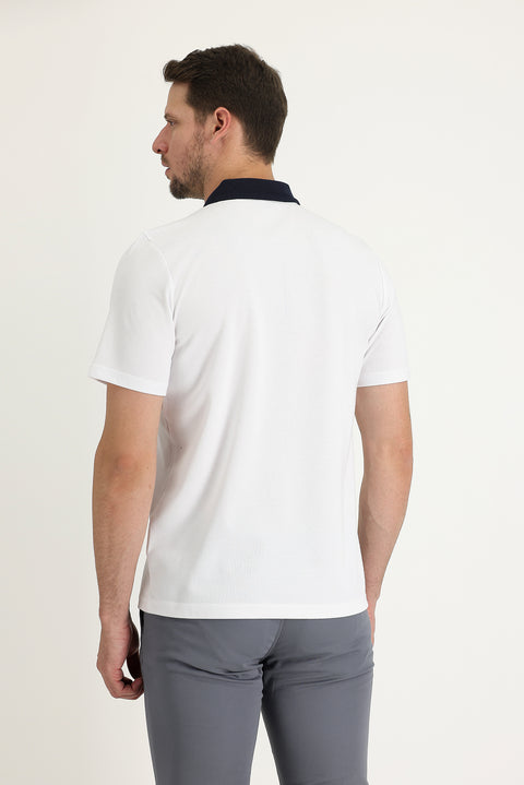 Beyaz Cepli Polo Yaka Regular Fit Fermuarlı Nakışlı Tişört