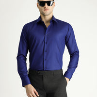 Orta Lacivert Uzun Kol Slim Fit Dar Kesim Klasik Non Iron Saten Pamuklu Gömlek