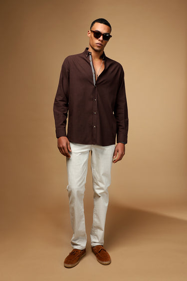 Koyu Kahve Uzun Kol Regular Fit Düğmeli Yaka Keten Görünümlü Spor Pamuk Gömlek