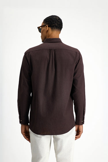 Koyu Kahve Uzun Kol Regular Fit Düğmeli Yaka Keten Görünümlü Spor Pamuk Gömlek