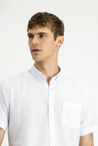Beyaz Kısa Kol Relaxed Fit Düğmeli Yaka Keten Görünümlü Pamuk Spor Gömlek