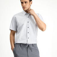 Orta Lacivert Kısa Kol Slim Fit Dar Kesim Pamuk Çizgili Gömlek