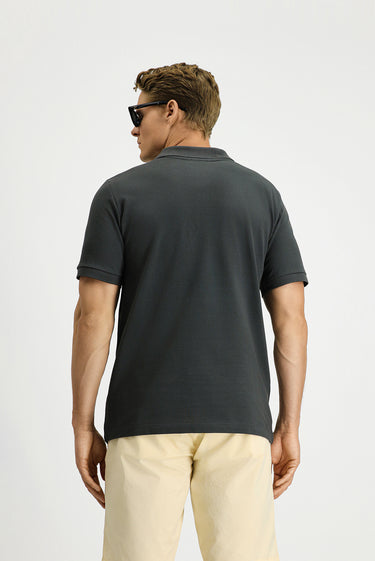 Koyu Antrasit Regular Fit Pamuk Nakışlı Cepli Kıvrılmaz Polo Yaka Tişört
