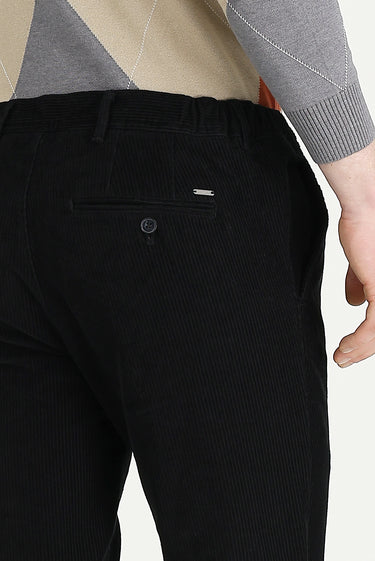 Siyah Slim Fit Dar Kesim Likralı Kadife Pantolon