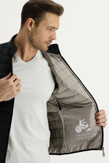 Siyah Slim Fit Dar Kesim Kapitone Spor Mont