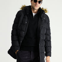 Siyah Kapüşonlu Şişme Kaban