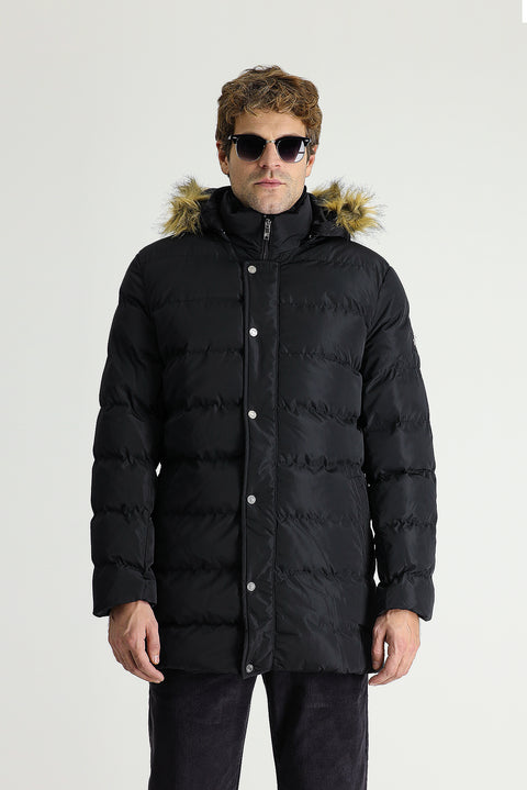 Siyah Kapüşonlu Şişme Kaban