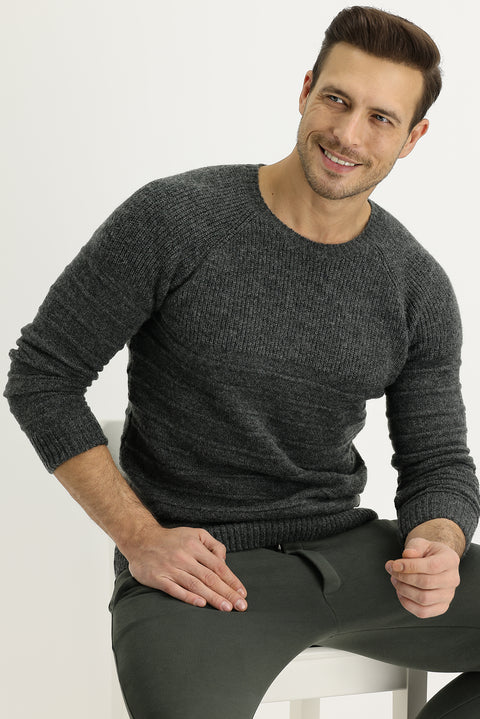 Koyu Antrasit Bisiklet Yaka Slim Fit Dar Kesim Yünlü Desenli Triko Kazak