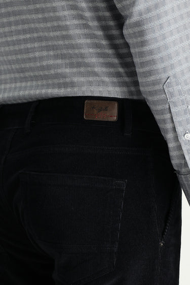 Siyah Slim Fit Dar Kesim Likralı Kadife Pantolon