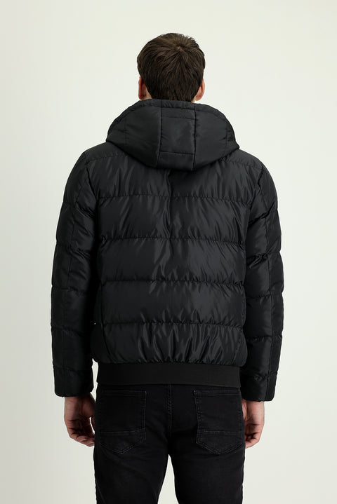 Siyah Kapüşonlu Şişme Mont