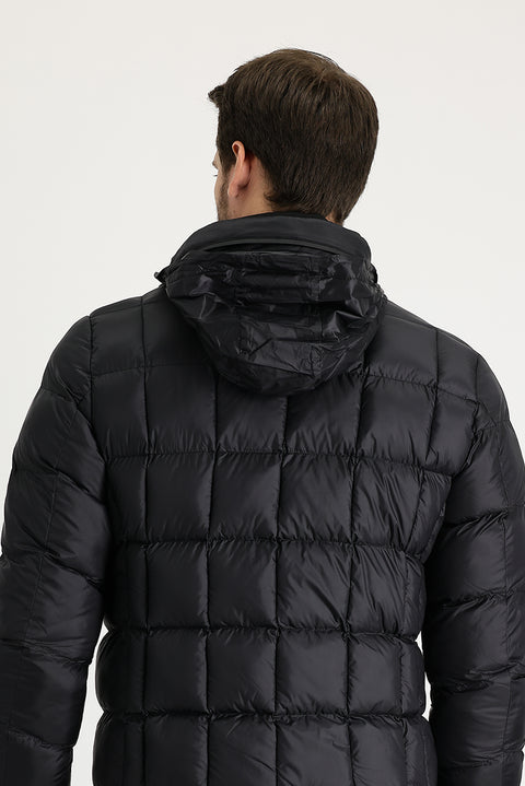 Siyah Slim Fit Dar Kesim Kapüşonlu Kapitone Mont