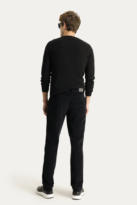 Siyah Slim Fit Dar Kesim Likralı Kadife Pantolon