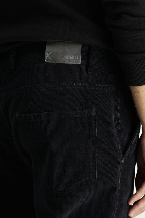 Siyah Regular Fit Standart Kesim Likralı Kadife Pantolon