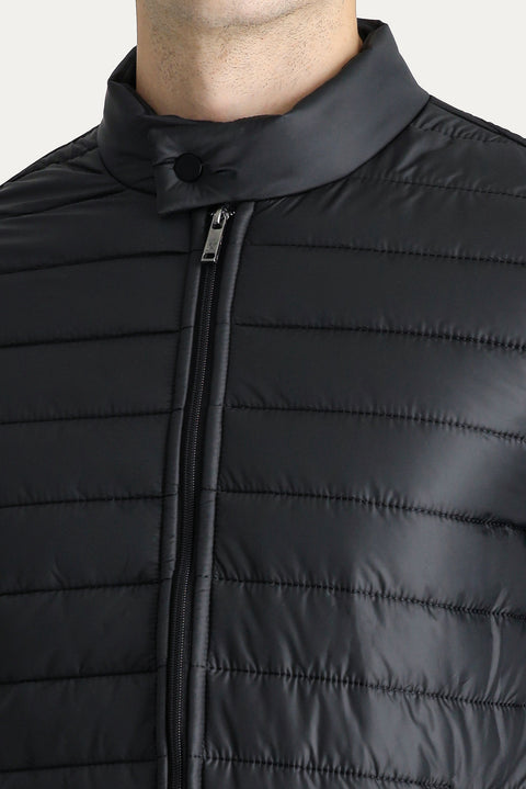 Siyah Dik Yaka Fermuarlı Cepli Kapitone Spor Mont