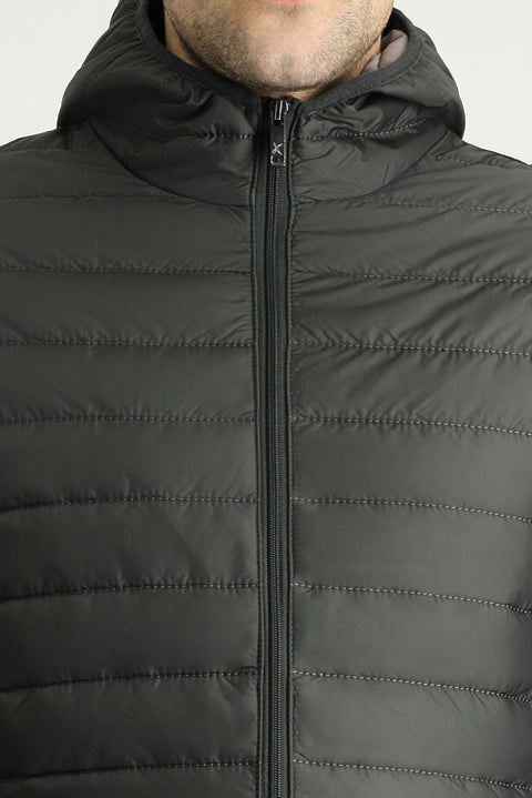 Koyu Füme Kapüşonlu Kapitone Spor Mont