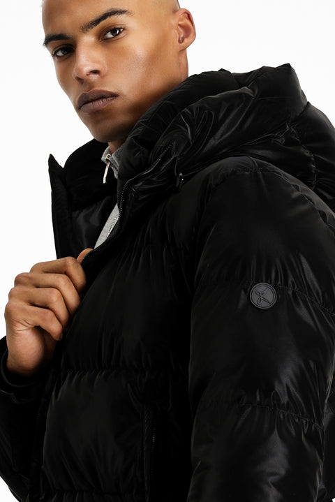 Siyah Kapüşonlu Şişme Deri Görünümlü Mont