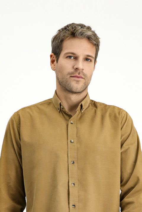 Koyu Bej Uzun Kol Regular Fit Spor Düğmeli Yaka Pamuk Kadife Gömlek