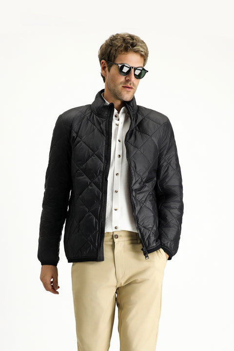 Siyah Dik Yaka Fermuarlı Cepli Rüzgar Geçirmez Kapitone Spor Mont