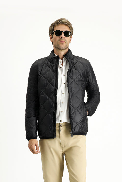 Siyah Dik Yaka Fermuarlı Cepli Rüzgar Geçirmez Kapitone Spor Mont