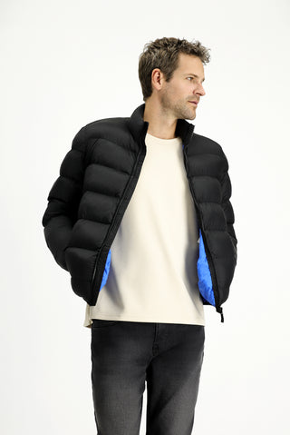  Siyah Çantalı Spor Şişme Mont