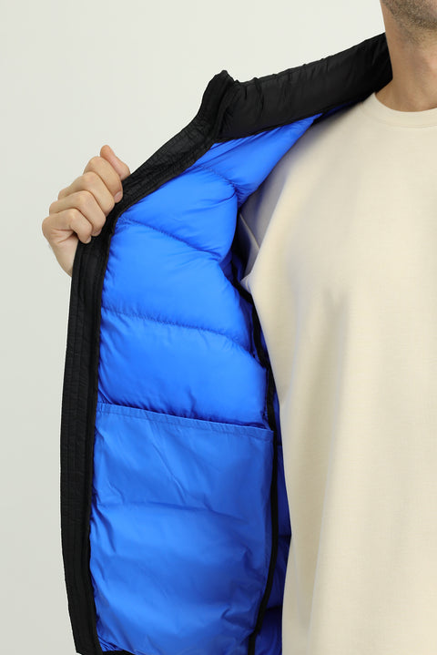 Siyah Çantalı Dik Yaka Fermuarlı Cepli Rüzgar Geçirmez Spor Şişme Mont