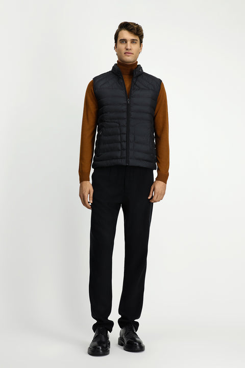 Siyah Dik Yaka Fermuarlı Kapitone Spor Yelek