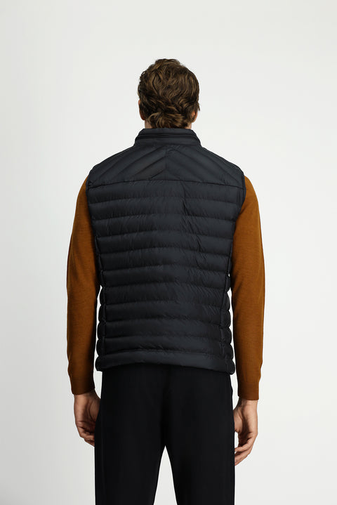 Siyah Dik Yaka Fermuarlı Kapitone Spor Yelek