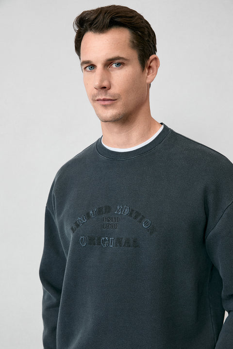 Orta Antrasit Bisiklet Yaka Oversize Ekstra Rahat Kesim Nakış Desenli Pamuk Sweatshırt