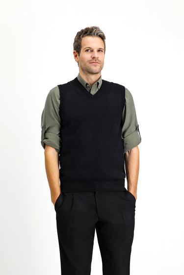 Siyah V Yaka Pamuklu Triko Süveter