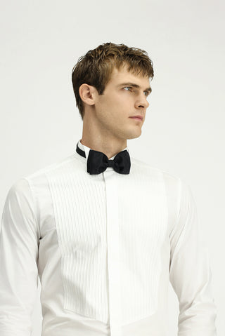  Beyaz Ata Yaka Slim Fit Dar Kesim Piliseli Pamuk Gömlek