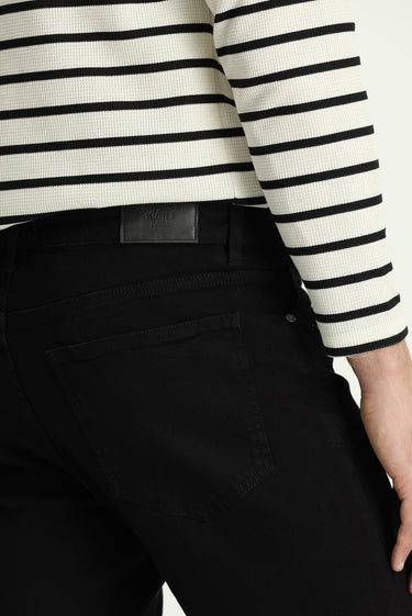 Siyah Slim Fit Dar Kesim Likralı Denim Pantolon
