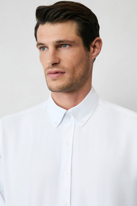 Beyaz Uzun Kol Regular Fit Düğmeli Yaka Pamuklu Kolay Ütülenebilir Oxford 4 Mevsim Gömlek