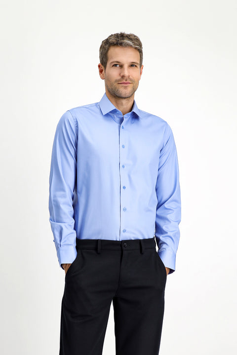 Açık Mavi Uzun Kol Slim Fit Dar Kesim Klasik Non Iron Saten Pamuklu Gömlek