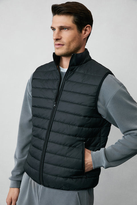 Siyah Dik Yaka Fermuarlı Kapitone Spor Şişme Yelek