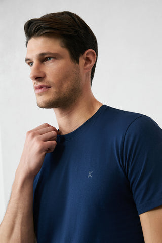  Beyaz-Siyah-Lacivert Bisiklet Yaka Slim Fit Dar Kesim Pamuk 3'lü Tişört Seti