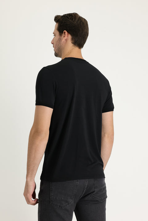 Siyah Bisiklet Yaka Slim Fit Dar Kesim Nakışlı Tişört