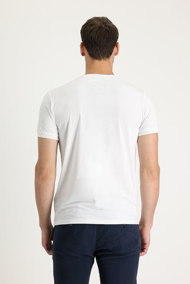  Beyaz Bisiklet Yaka Slim Fit Dar Kesim Nakışlı Tişört