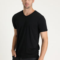 Siyah V Yaka Slim Fit Dar Kesim Nakışlı Tişört